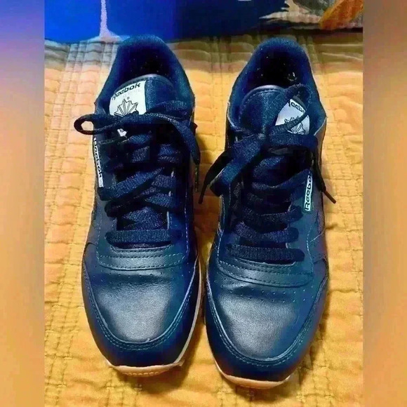 Reebok Men’s Classic Leather Sneaker, Navy, Size  6 - Picture 5 of 7